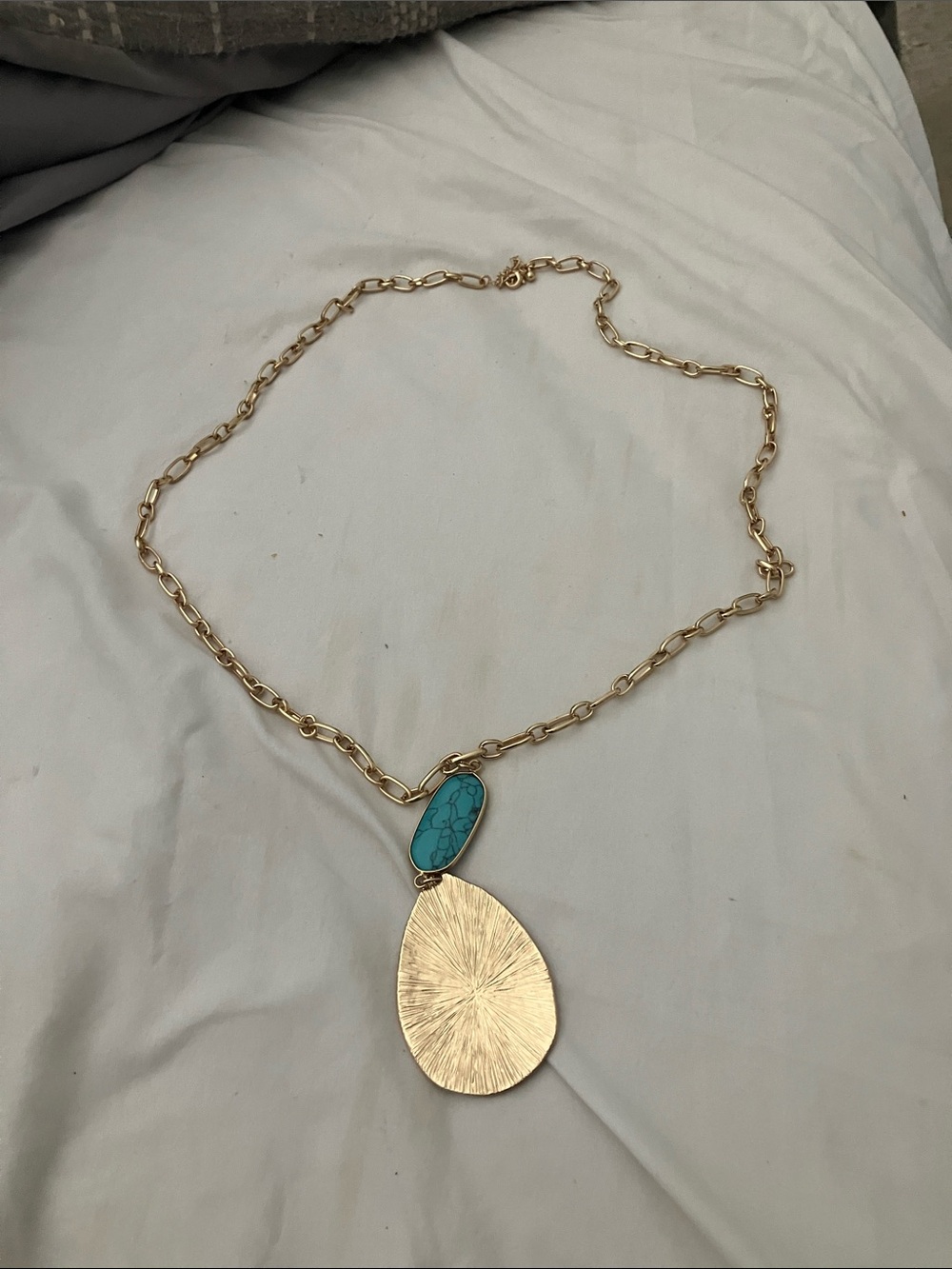 Gold Chain Necklace with Turquoise Stone Pendant - Elegant Women's Jewelry